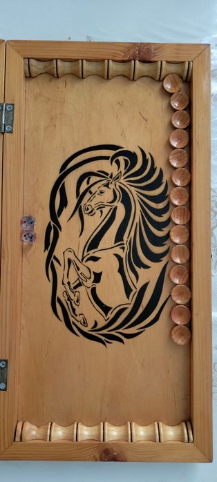 Деревянная доска для игры шахматы