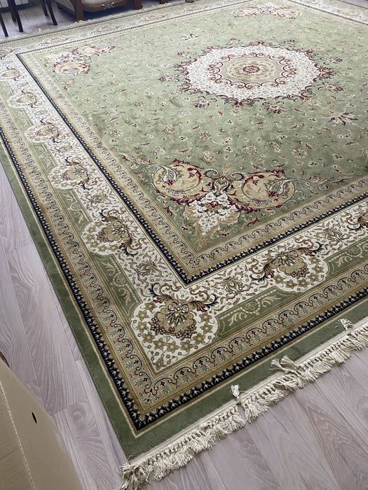 Продам ковер 4 на 4 в отоичном состоянии