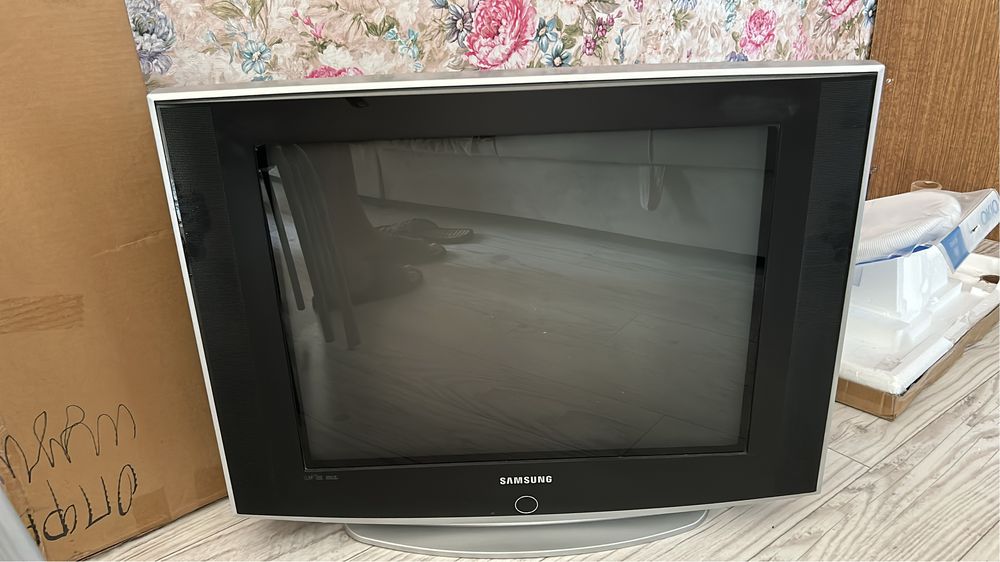 Телевизор LG в рабочем состоянии
