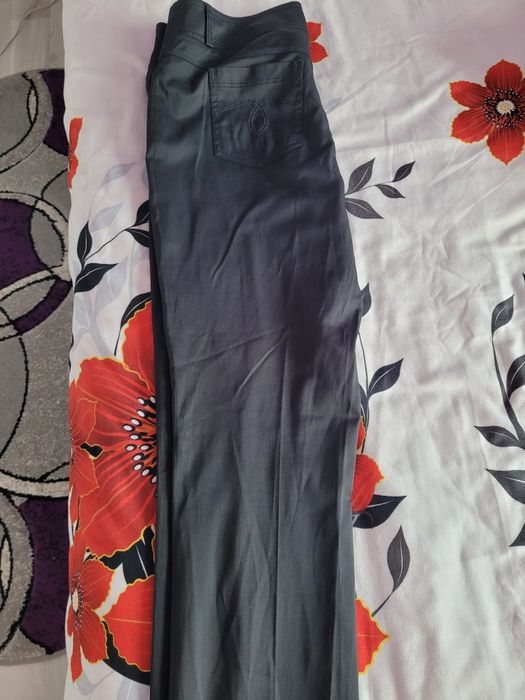 Vand pantaloni și blugi dama