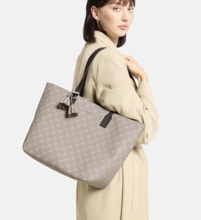 Продавам чисто нова чанта JOOP