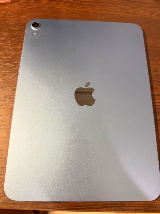 Продавам iPad MD4A4HC/A iPad Wi-Fi 128GB Blue + Apple Pencil