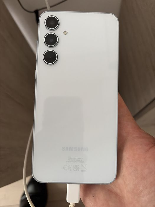 Ofer spre vanzare un samsung galaxy a55 5g. Telefonul este in stare perfecta de functionare.  Este telefonul personal se finde cu incarcator