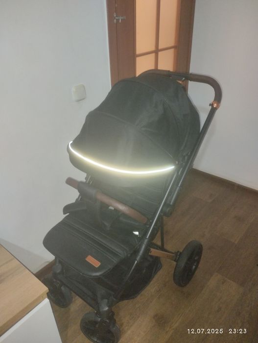 Продам коляску новую