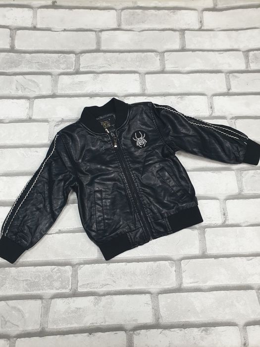 Продам кожаную куртку на мальчика