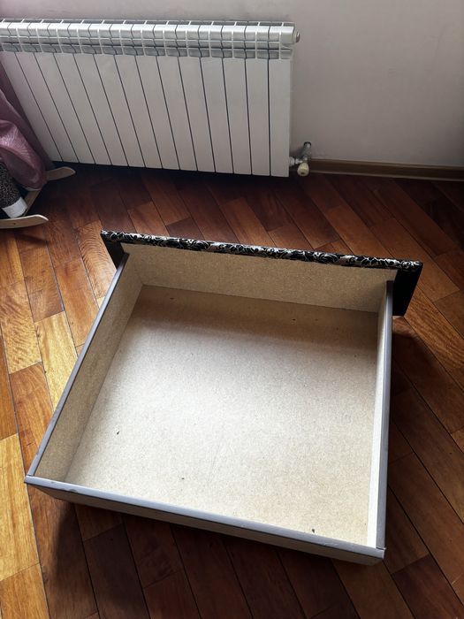 Диван - кровать, с отсеком для хранения одеял