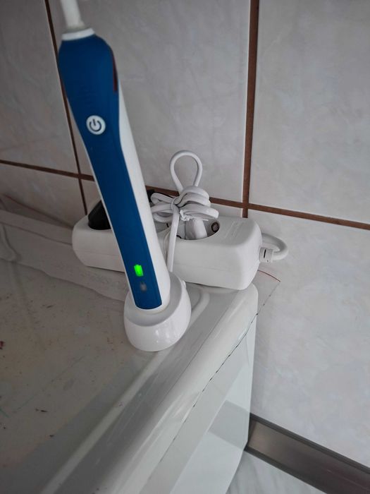 Set 3 incarcatoare noi periuta de dinti electrica Braun/OralB seria 3757
