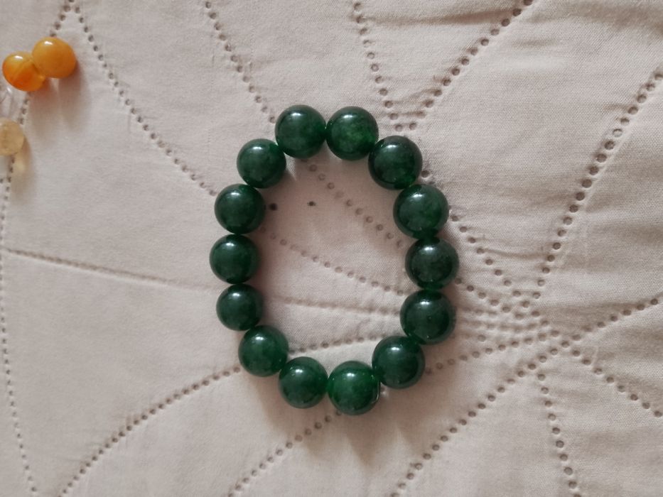 Гривна нефрит ,малко носена