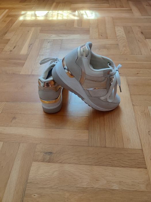 Дамски маратонки-сникърси