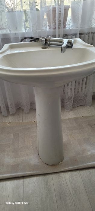 Раковина с пъедесталом