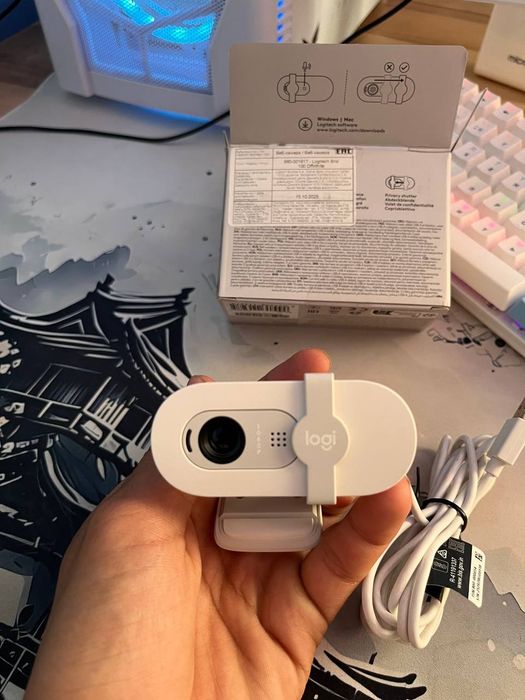 Веб камера BRIO 100