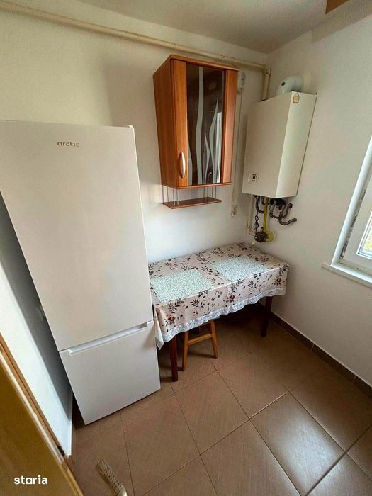 De inchiriat apartament cu 2 camere, etajul 3, decomandat 1300lei/luna