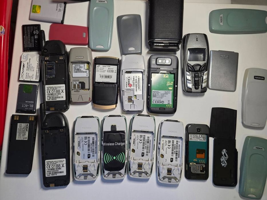 Lot telefoane Nokia 3310, 3410, 2285 + baterii + încărcătoare originale + bonusuri
