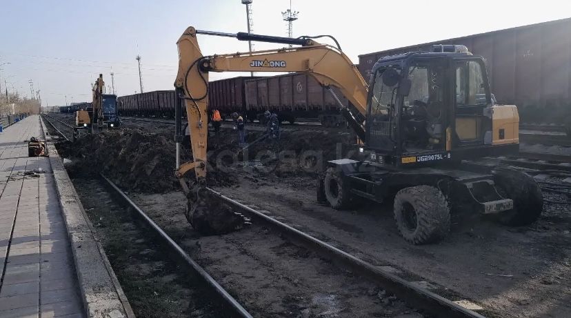 Срочно продам экскаватор