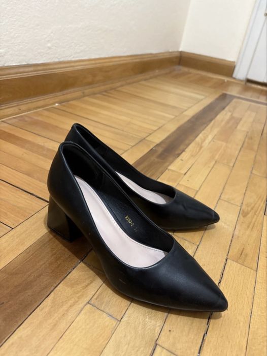 Pantofi  negri cu toc pentru fete