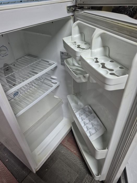 Продам холодильник LG
