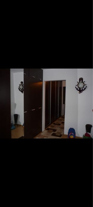 Inchiriez o cam. pt o fata in ap.3 cam