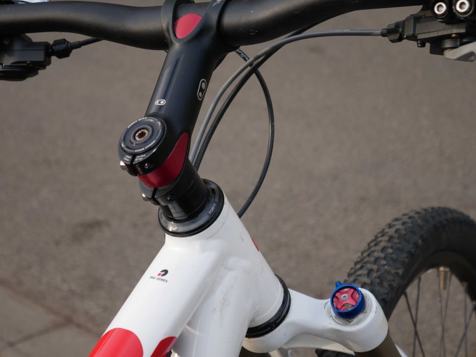 Bicicleta Cube Reaction PRO 10Kg, Roti 26 inchi , furca FOX