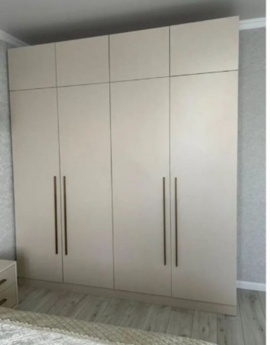 Распашной шкаф для дома