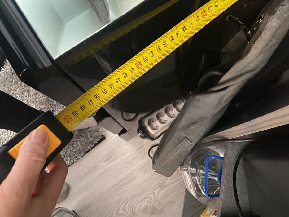 Vand comoda oglinda finuta.