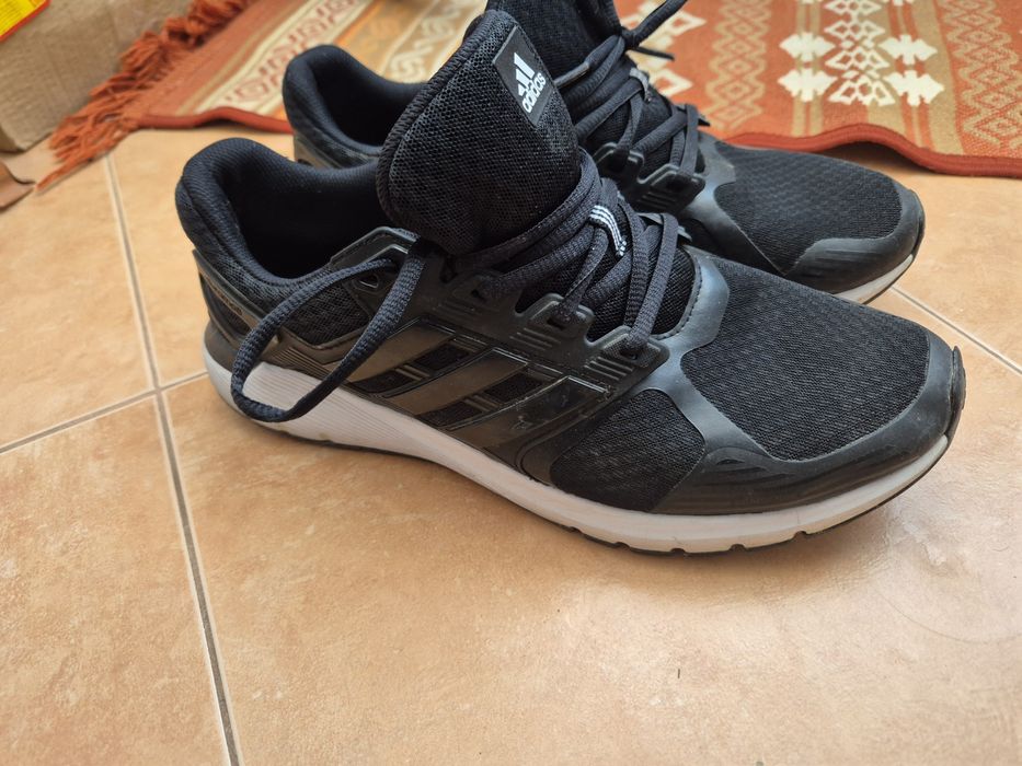 Продам Кроссовки Адидас оригинал 44 размер