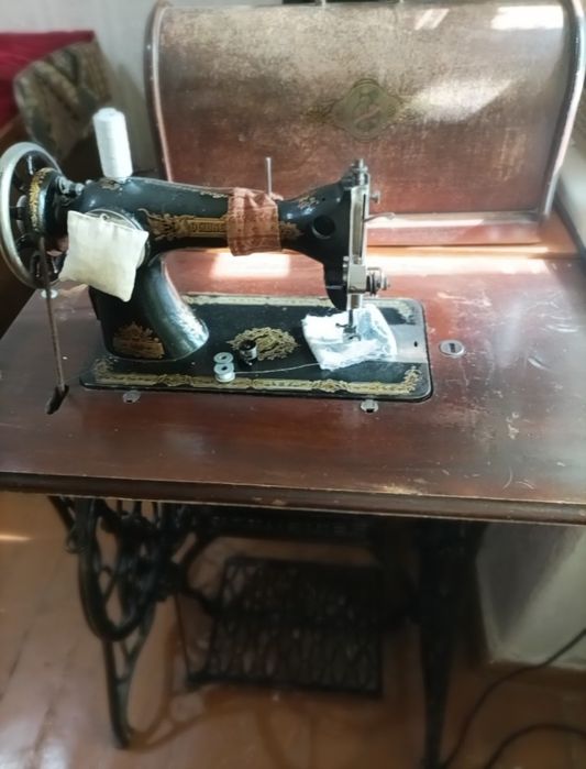 Продам швейную машинку.