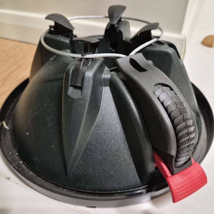 Стойка за елха със стоманено въже, до 2м и ~10см диаметър