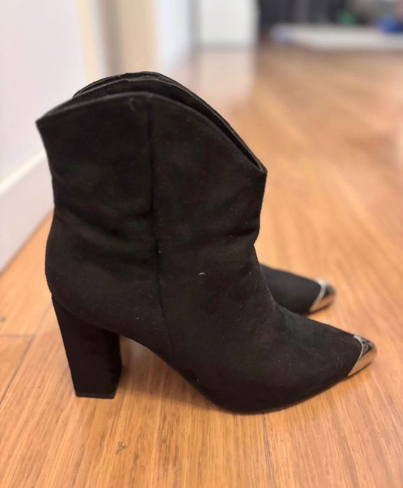 Botine cu varf metalic marimea 38, imitatie de piele