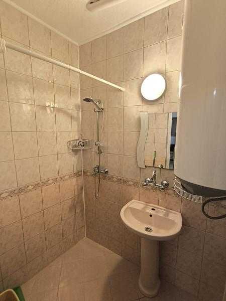 Дава се под наем Тристаен апартамент в Бургас, Център - 85 кв.м за 433.5 € - Снимка #9