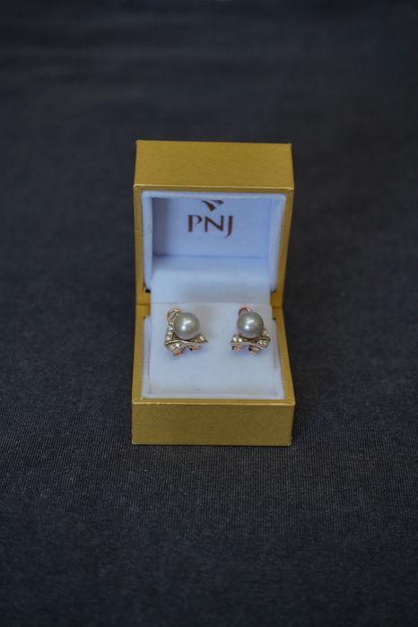 Золотые серьги с бриллянтами и с жемчугом
