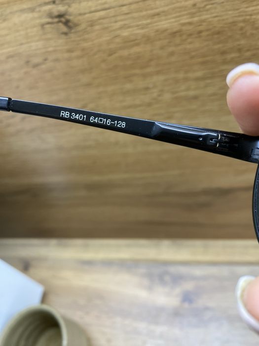 Продаются  очки ray ban оригинал