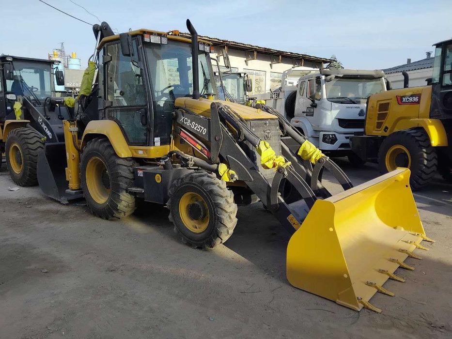 Экскаватор-погрузчик XCMG XC8-S2570