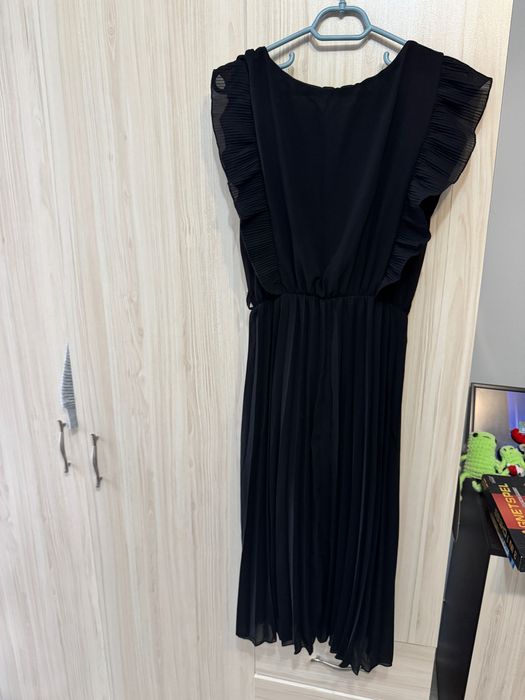 Черна дамска рокля