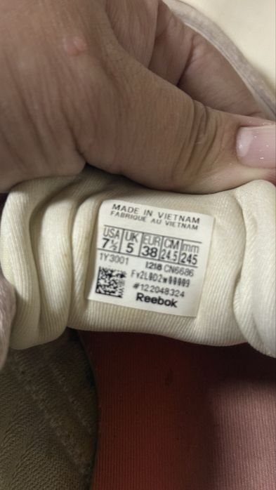 Продам кроссовки reebok