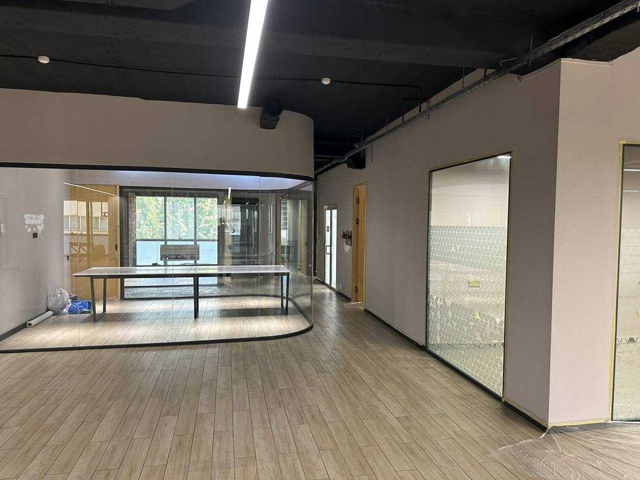 Продается бизнес центр в Мирабадском районе. Ориентир метро "Айбек"