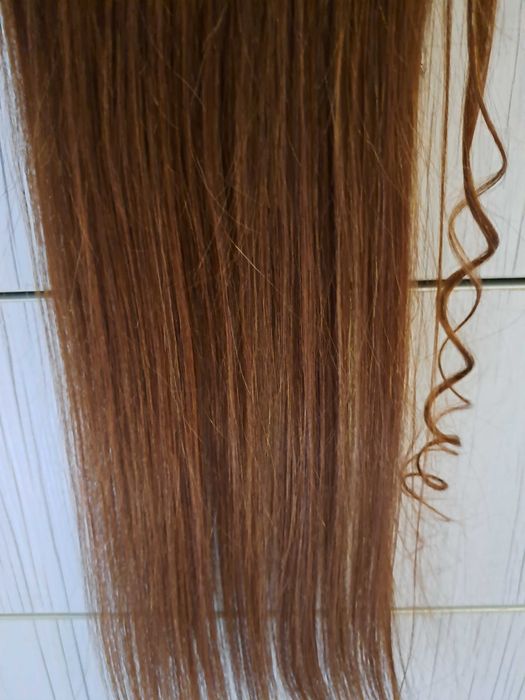 Естествена  кестенява коса.