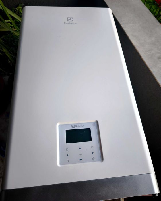 Pompă de Căldură Electrolux 8.3 kW (Set Complet: Unitate Internă + Externă)