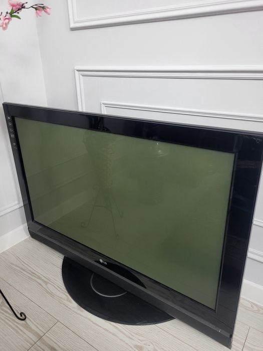 Продам телевизор 109 см