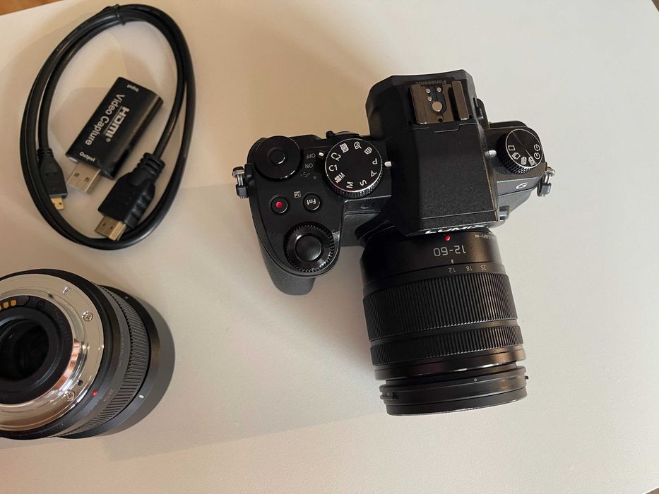 Panasonic Lumix G80 + obiectiv 12-60mm f3.5-5.6 + 2 baterii + accesorii streaming.