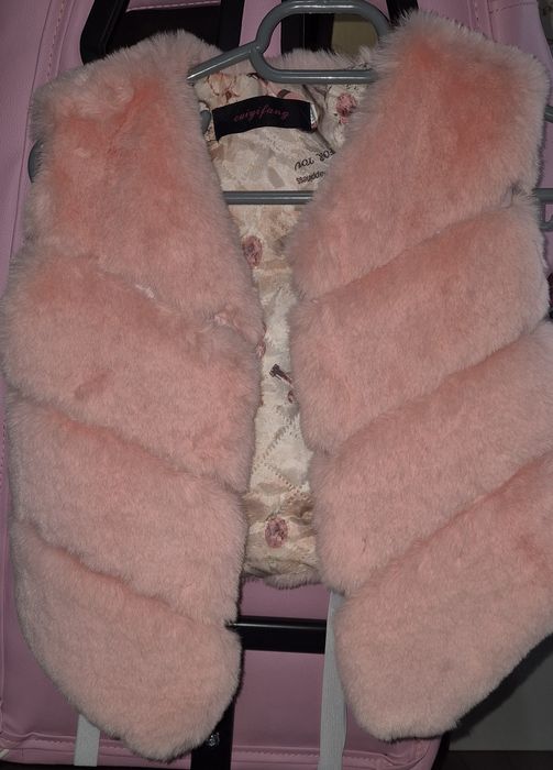 Vesta blanita pentru fetite