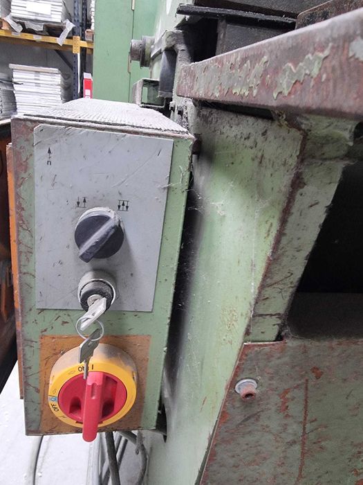 Ghilotina electrica debitat tabla