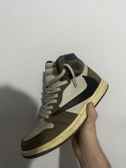 Jordan 1 Travis Scott