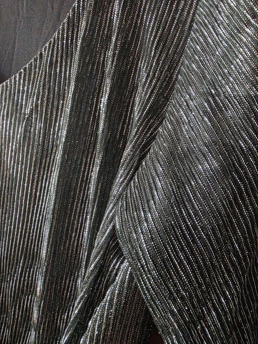 Rochie neagra cu fir argintiu