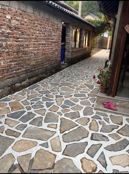 Vand si montez piatra naturala oriunde in tara