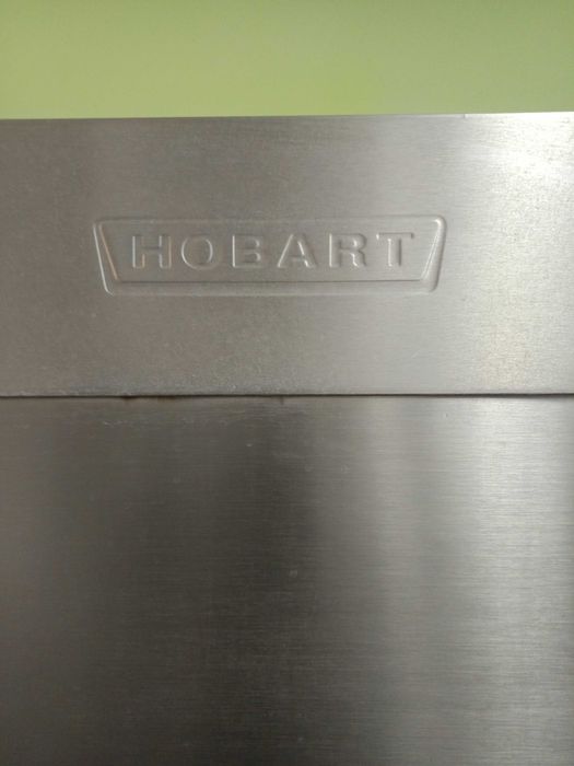 Голяма съдомиялна Hobart. За миене на тави 60*40см и др големи съдове.