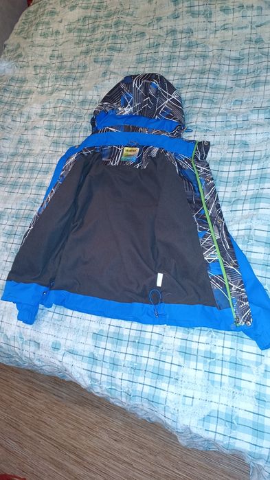Продам куртку на мальчика.