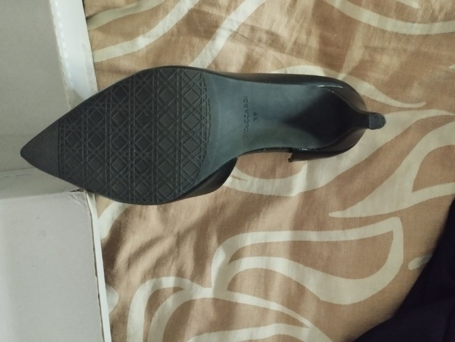 Туфли черные продаются