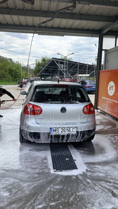 Vand sau schimb Golf 5 1.9 tdi 105 cai 250 nm