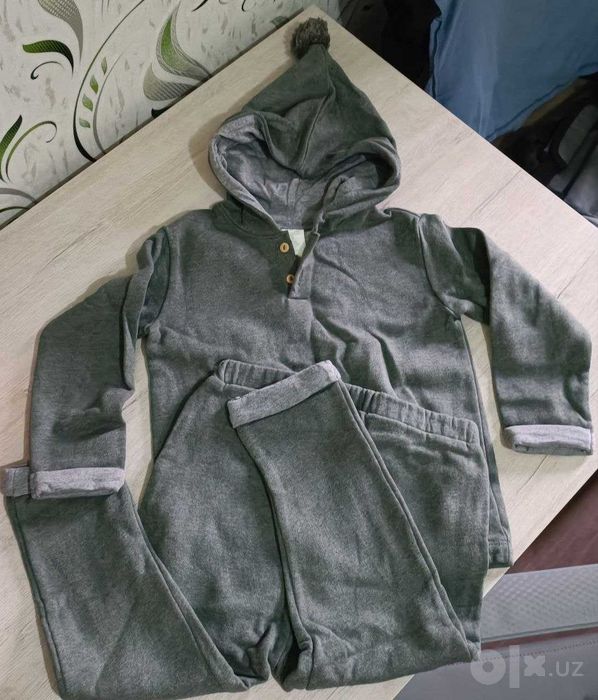 Костюм от H&M на ребенка 3г утепленый