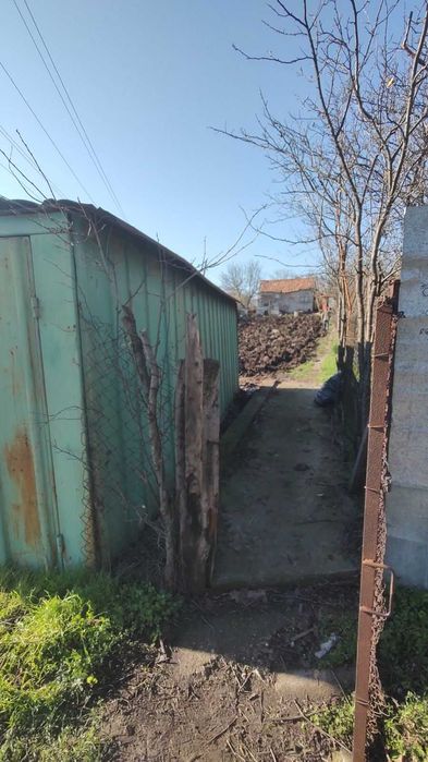 Продавам метален гараж